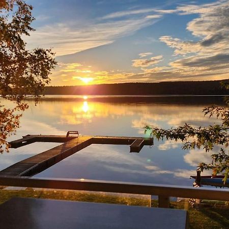 Auberge Et Chalets Sur Le Lac Лак-Меґантік Екстер'єр фото