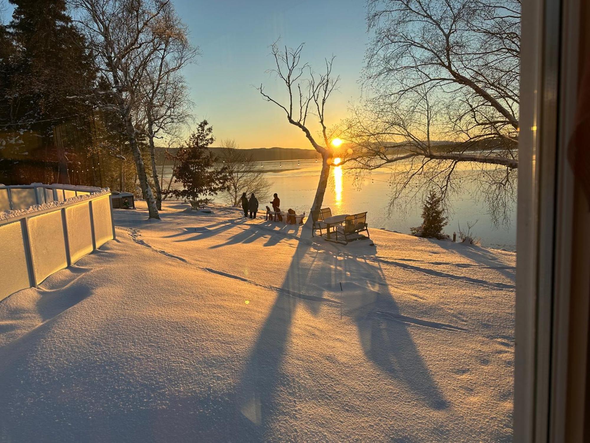 Auberge Et Chalets Sur Le Lac Лак-Меґантік Екстер'єр фото
